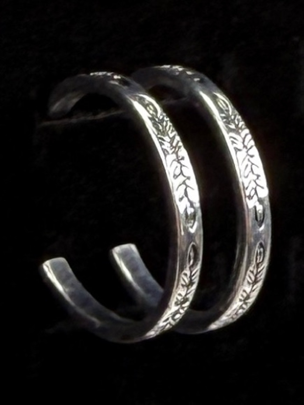 Vintage Silver Tone Etched Hoop Earrings Minimalist Boho 1"